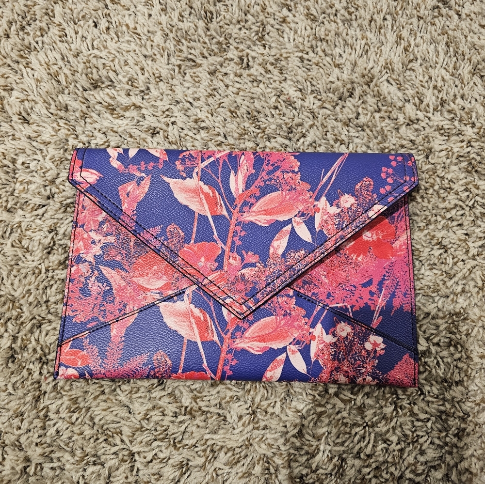 Purses - Picture 2 of 6